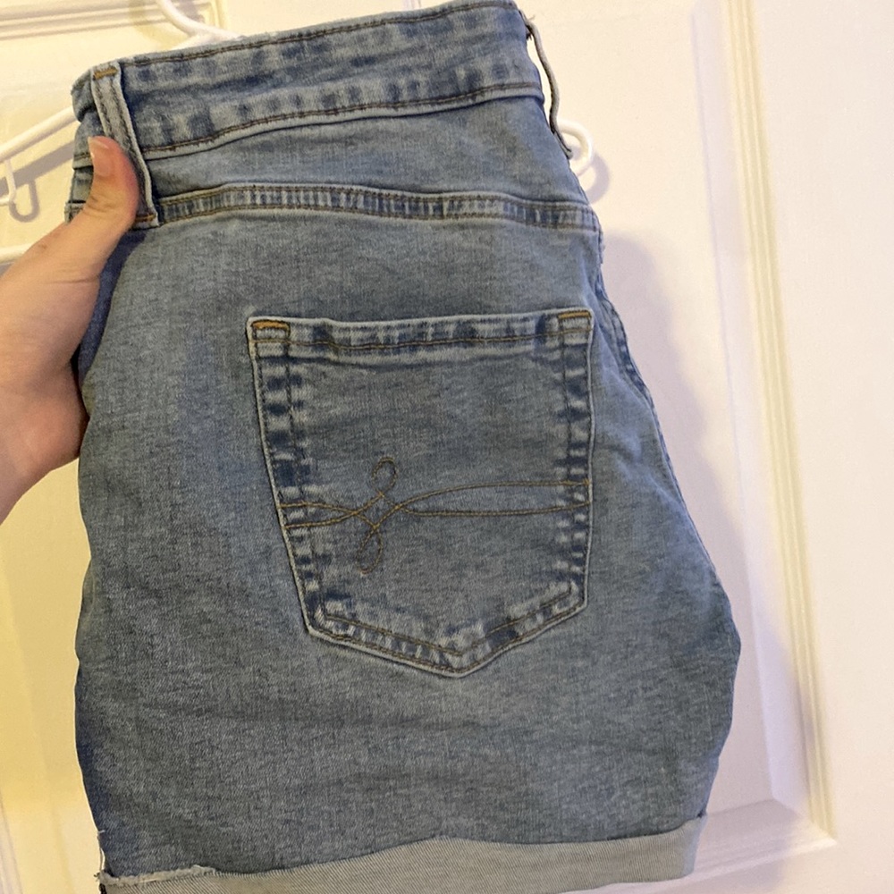 🔥Levi’s jean shorts size 6!🔥